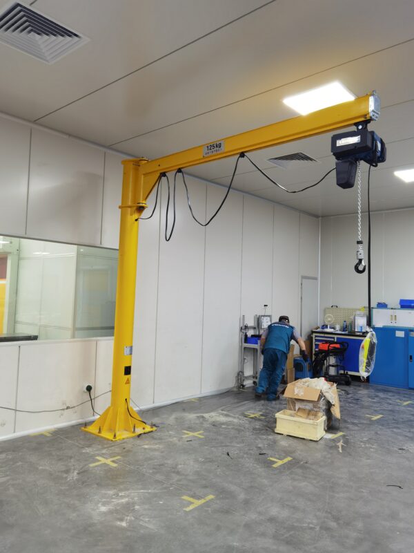 Folding arm crane