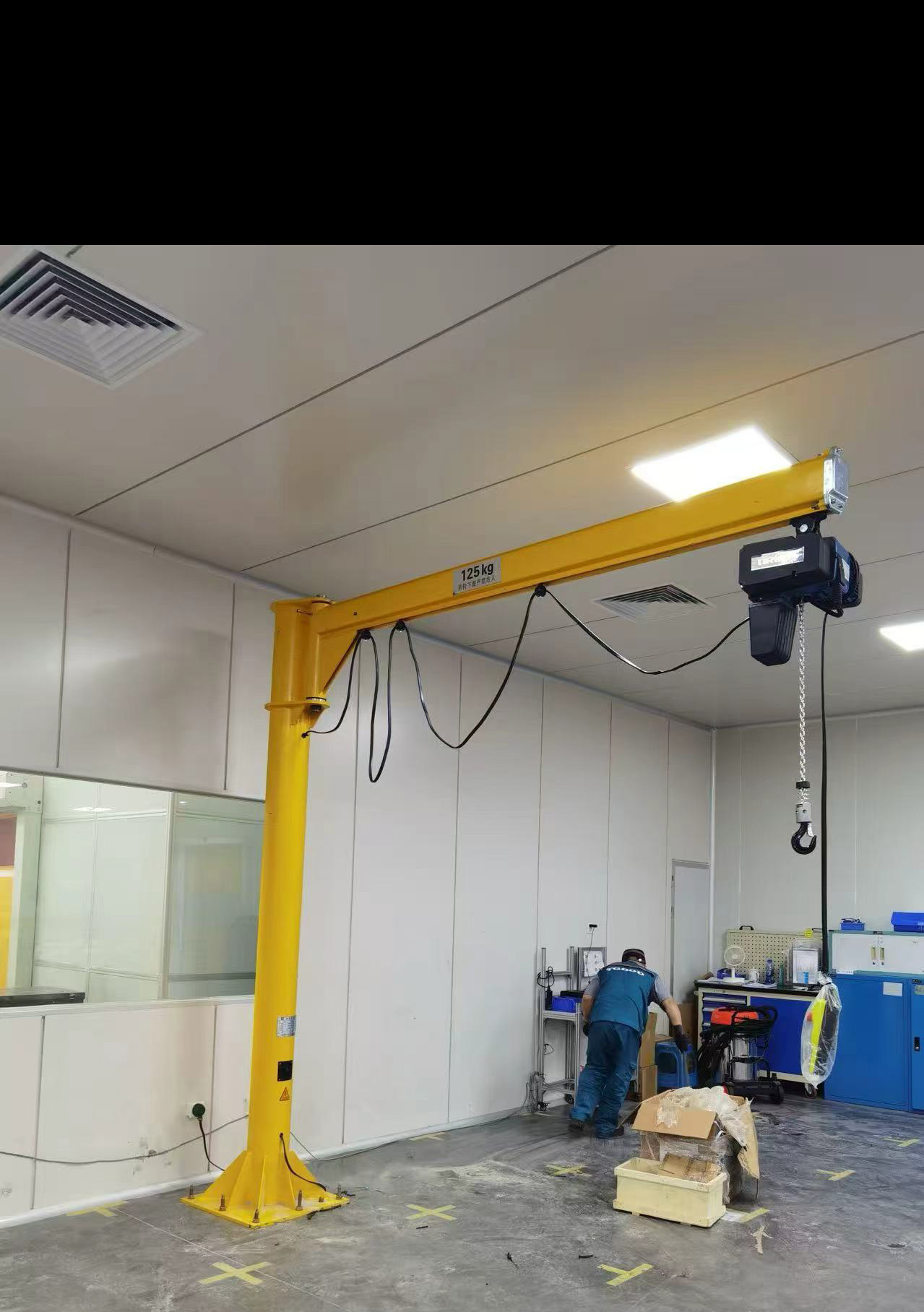 Cantilever crane